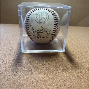 Brooks Robinson (Baltimore Orioles)Autographed Baseball in Display Case